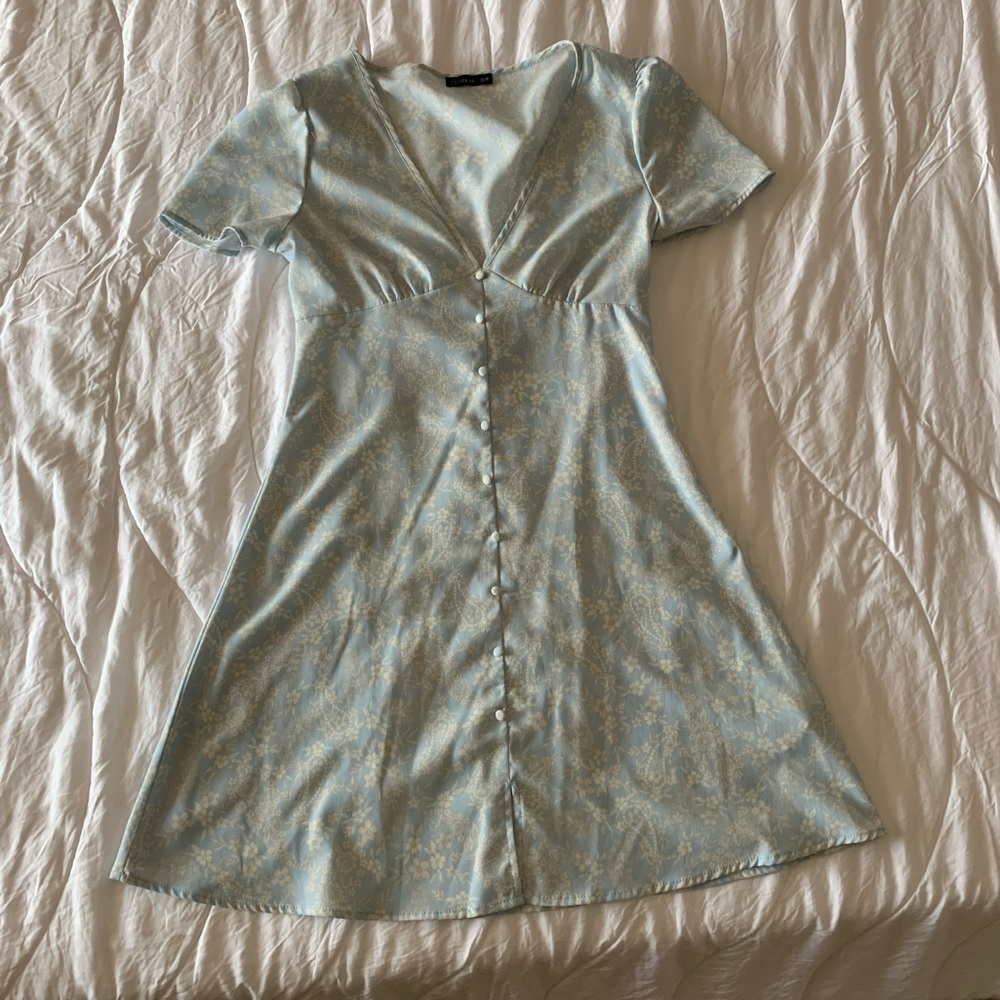 70’s style dress light blue white flower buttoned